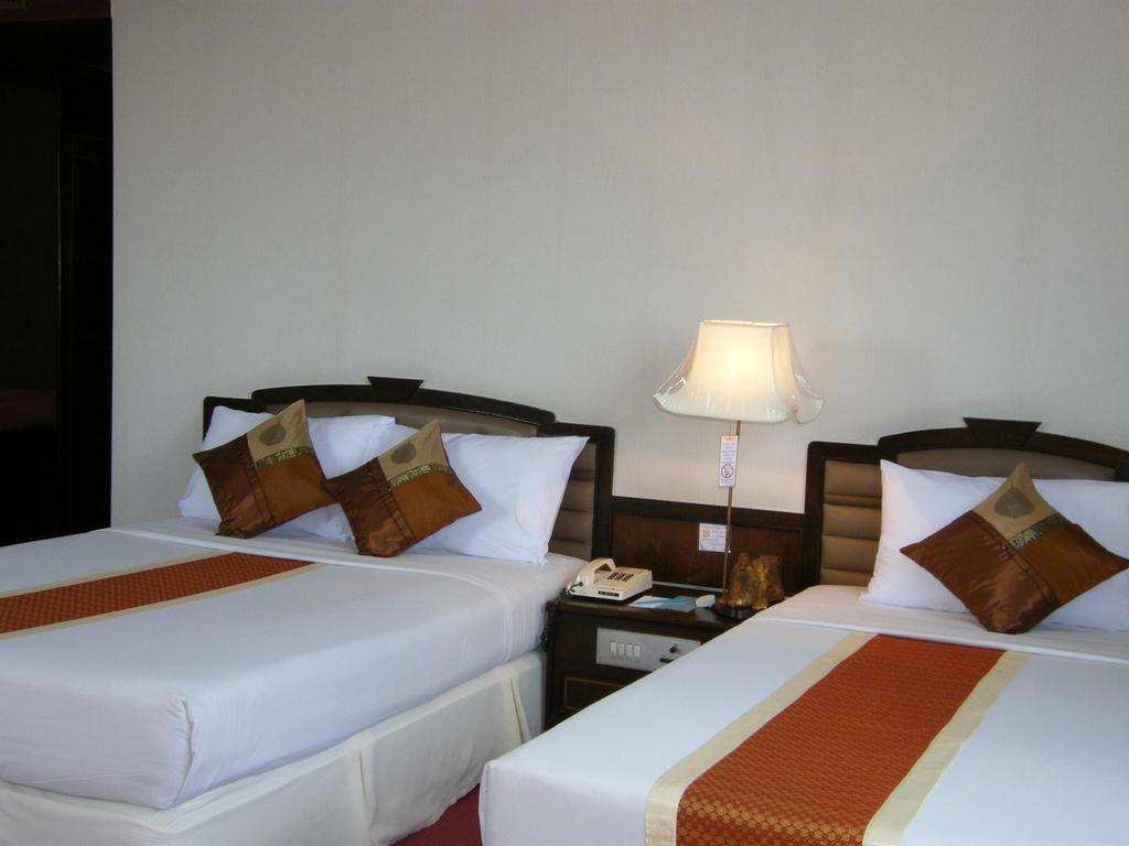 Grande Ville Hotel Bangkok Bagian luar foto